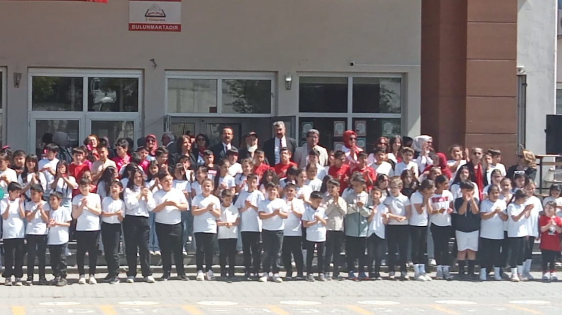 19 MAYIS ATATÜRK'Ü ANMA GENÇLİK VE SPOR BAYRAMIMIZI KUTLADIK